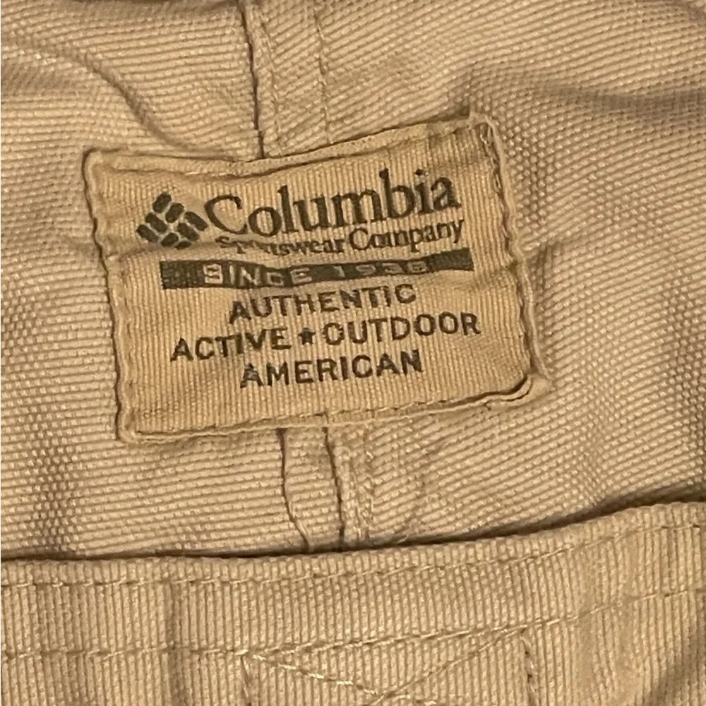 Men’s Columbia Cream Cargo Canvas Pants Size 36W30L Excellent Used Condition